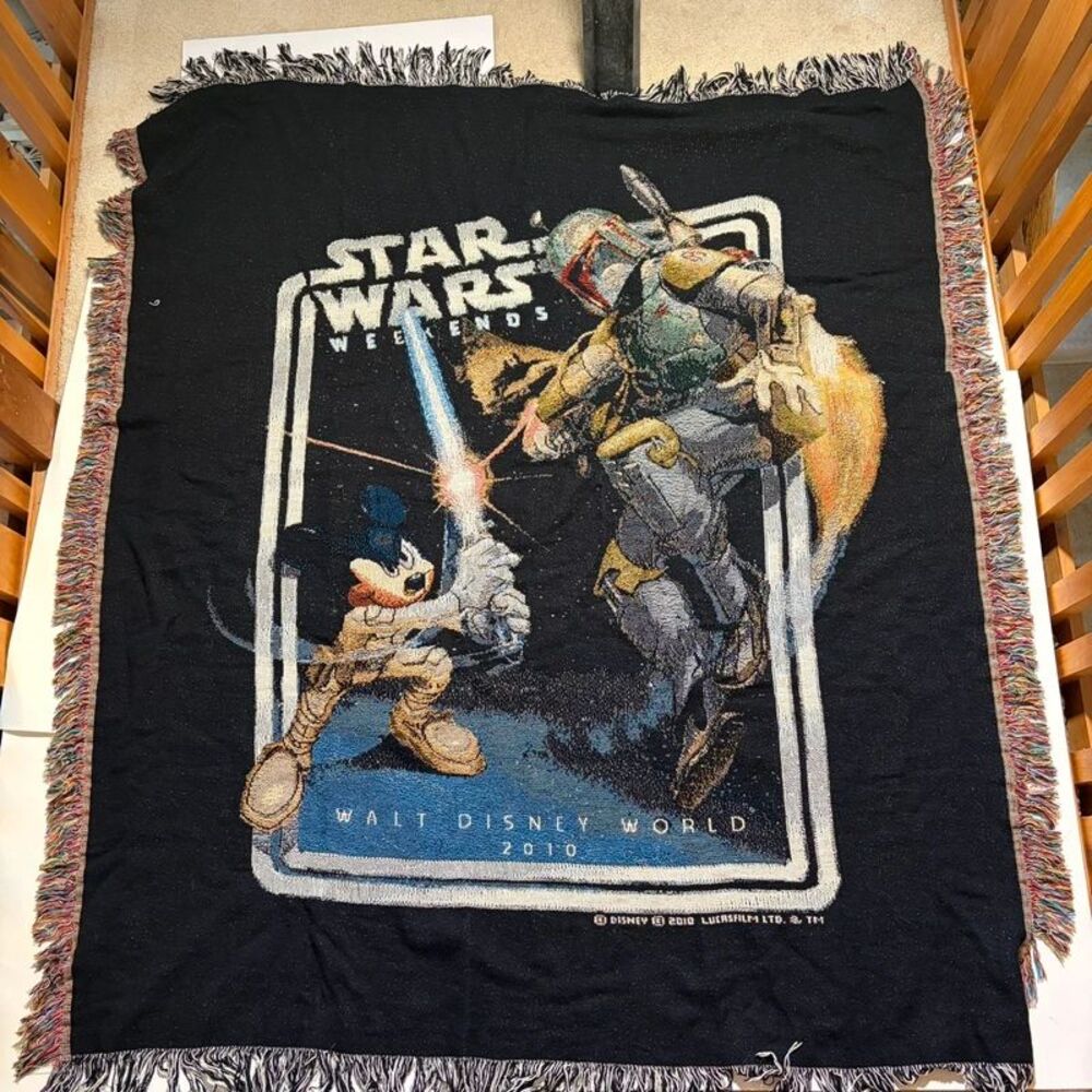 Star Wars Disney Mandalorin Tapestry Mickey vs. Boba 2010 blanket
